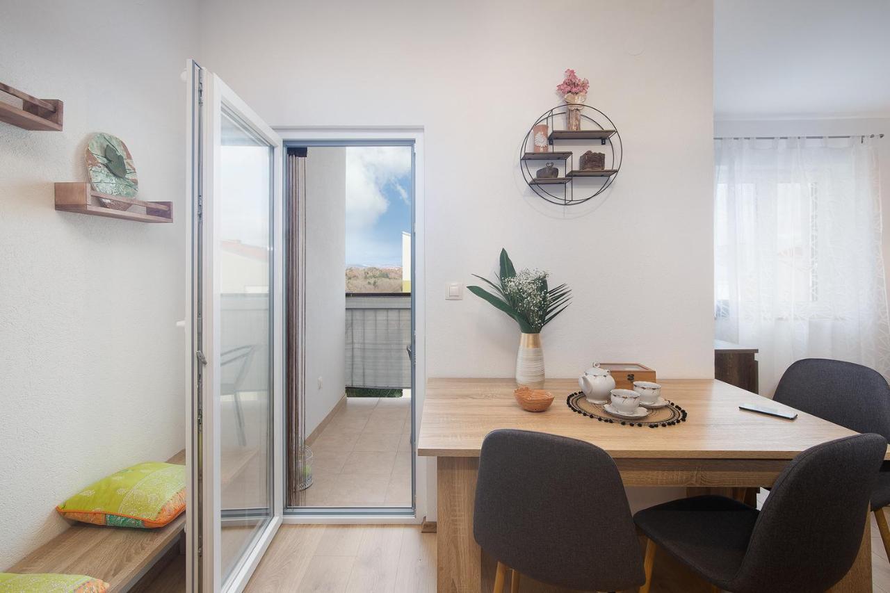 Apartment Little Gallery **** ロヴィニ エクステリア 写真