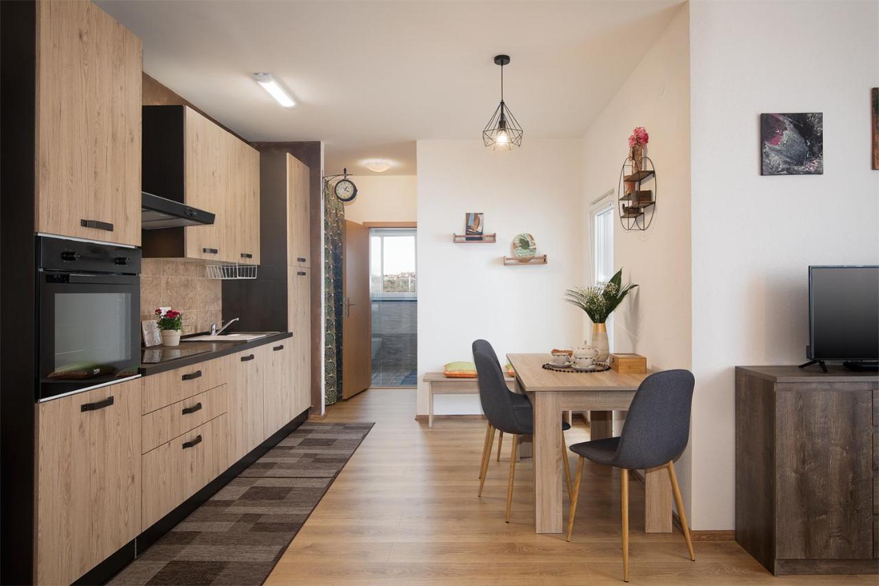 Apartment Little Gallery **** ロヴィニ エクステリア 写真