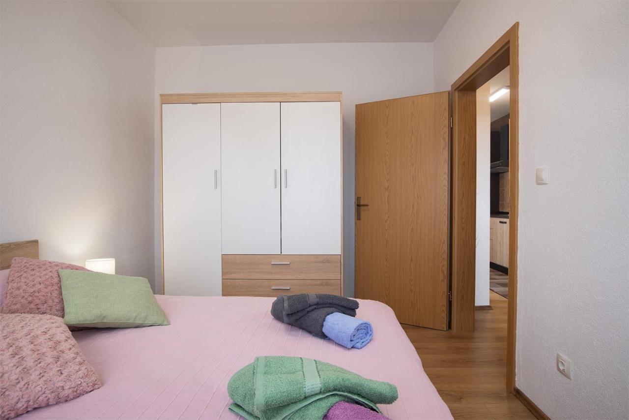 Apartment Little Gallery **** ロヴィニ エクステリア 写真